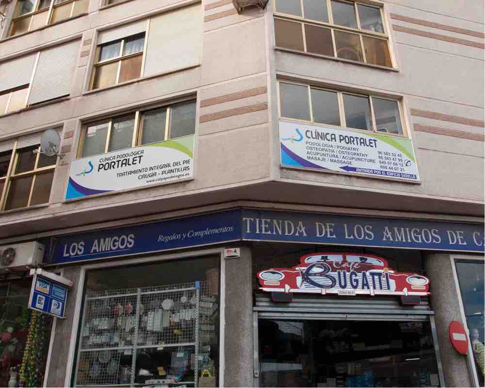 Fachada de la clínica