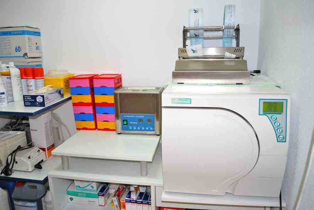 Foto de algunos de los equipos de los que dispone la clínica